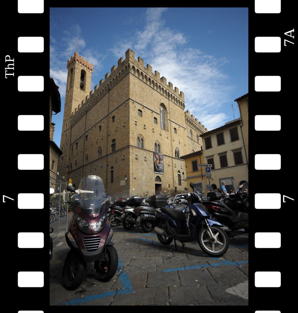 piazzadisanfirenze.jpg (large)